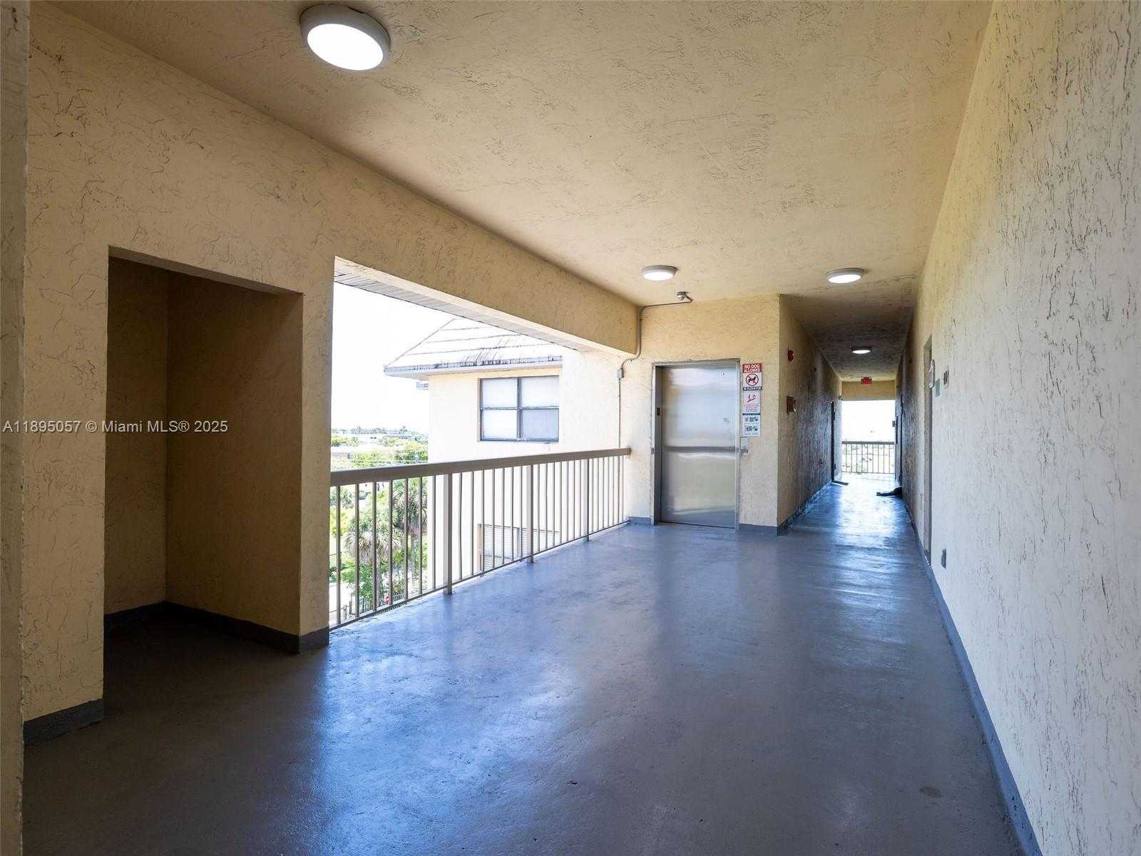 Small Image of Doral Number 29