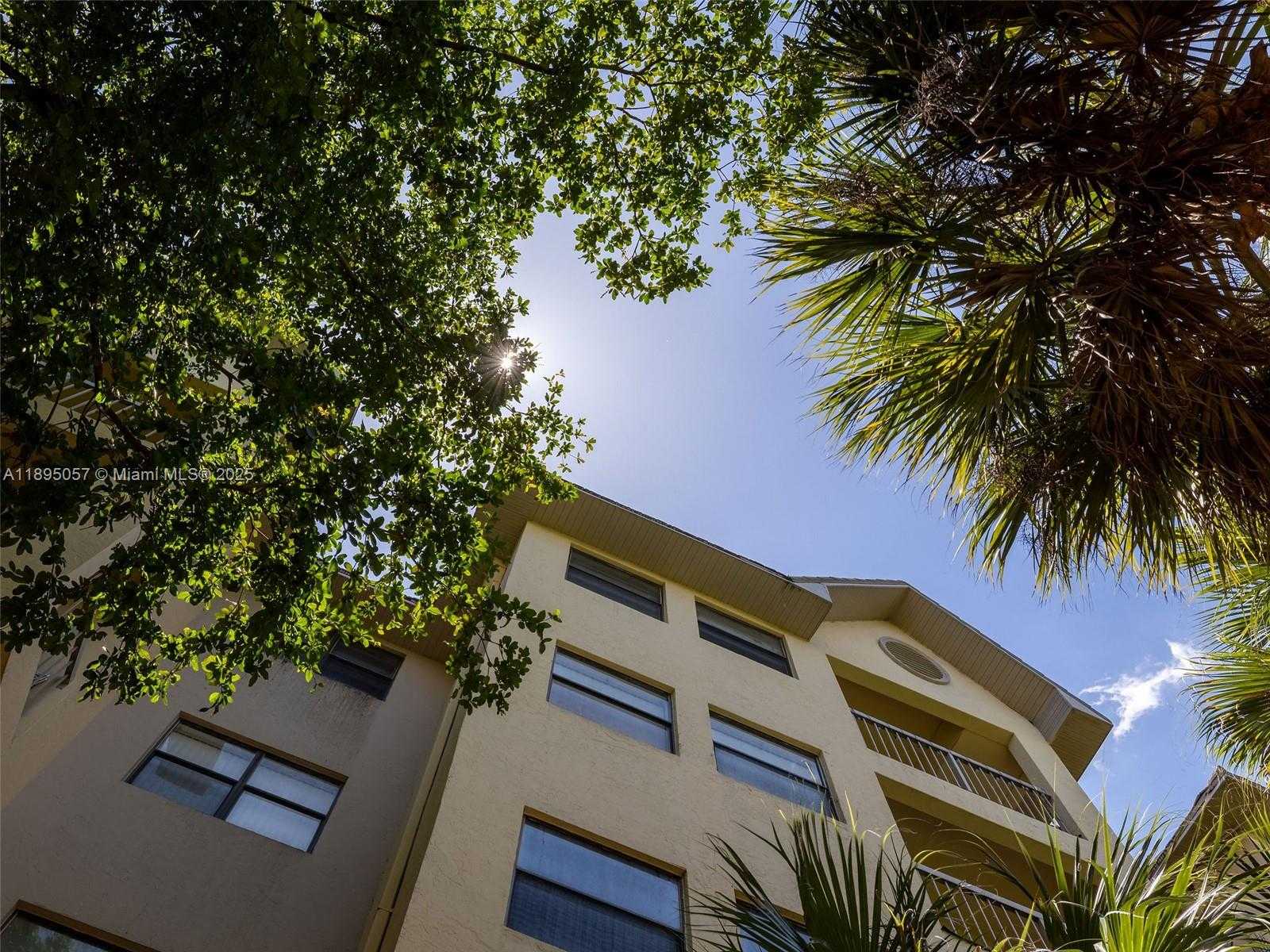 Small Image of Doral Number 32