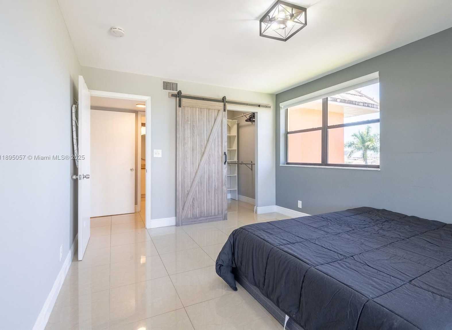 Small Image of Doral Number 5