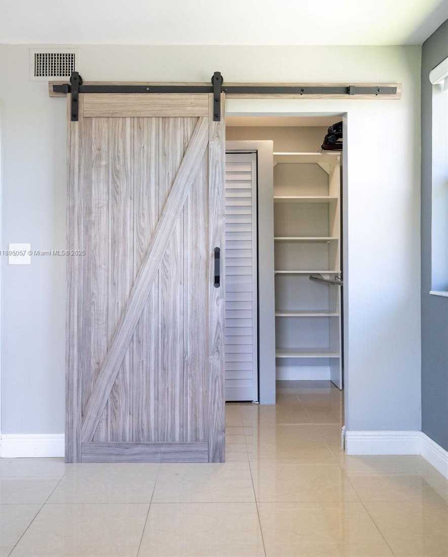 Small Image of Doral Number 9