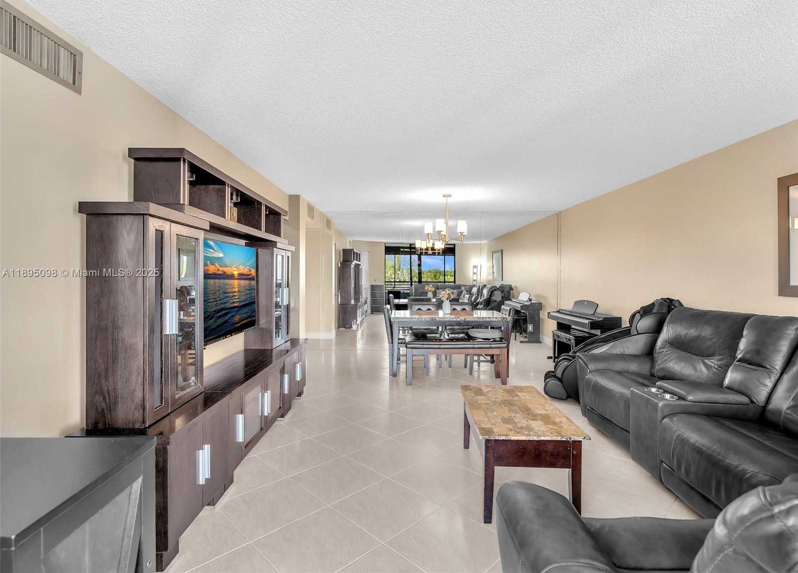 Small Image of 1400 SHERIDAN ST #24J, Hollywood Number 14