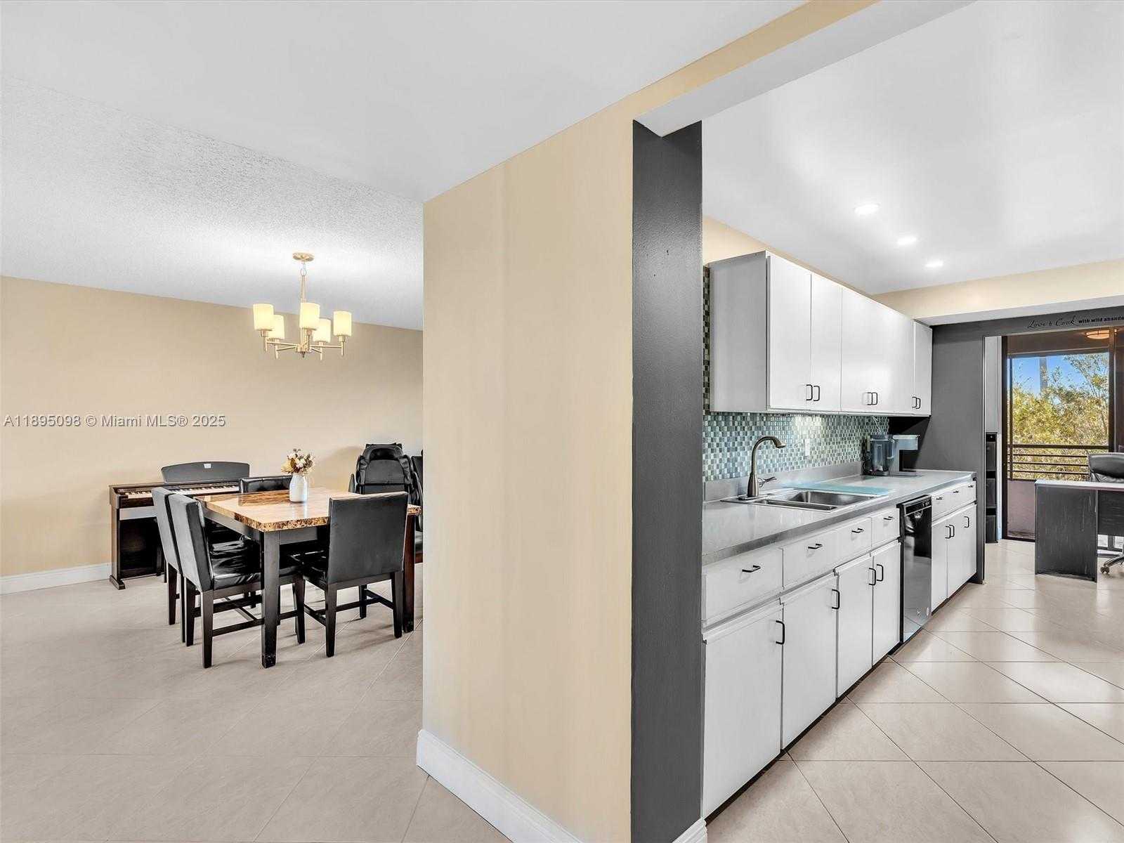 Small Image of 1400 SHERIDAN ST #24J, Hollywood Number 23