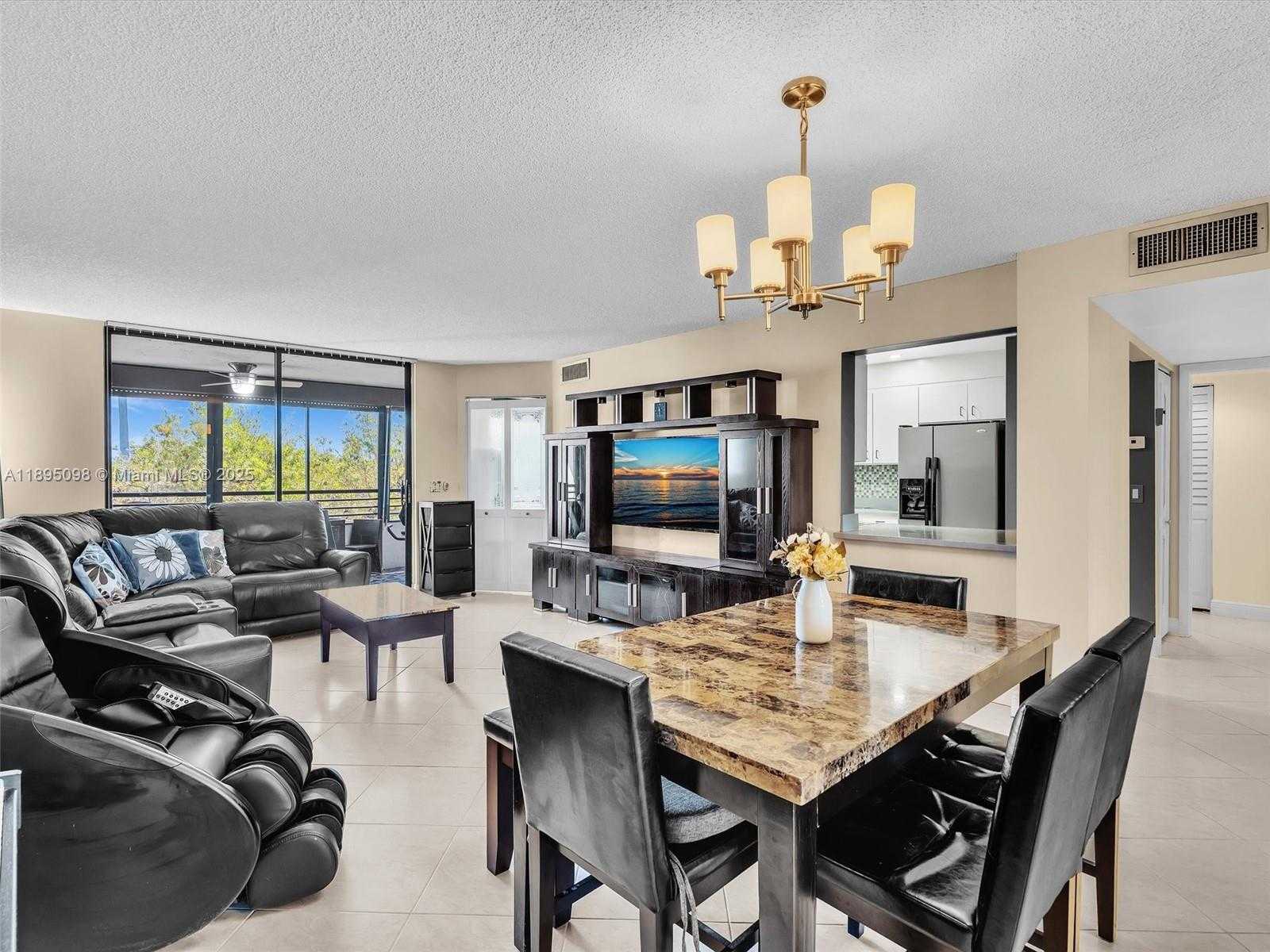 Small Image of 1400 SHERIDAN ST #24J, Hollywood Number 4