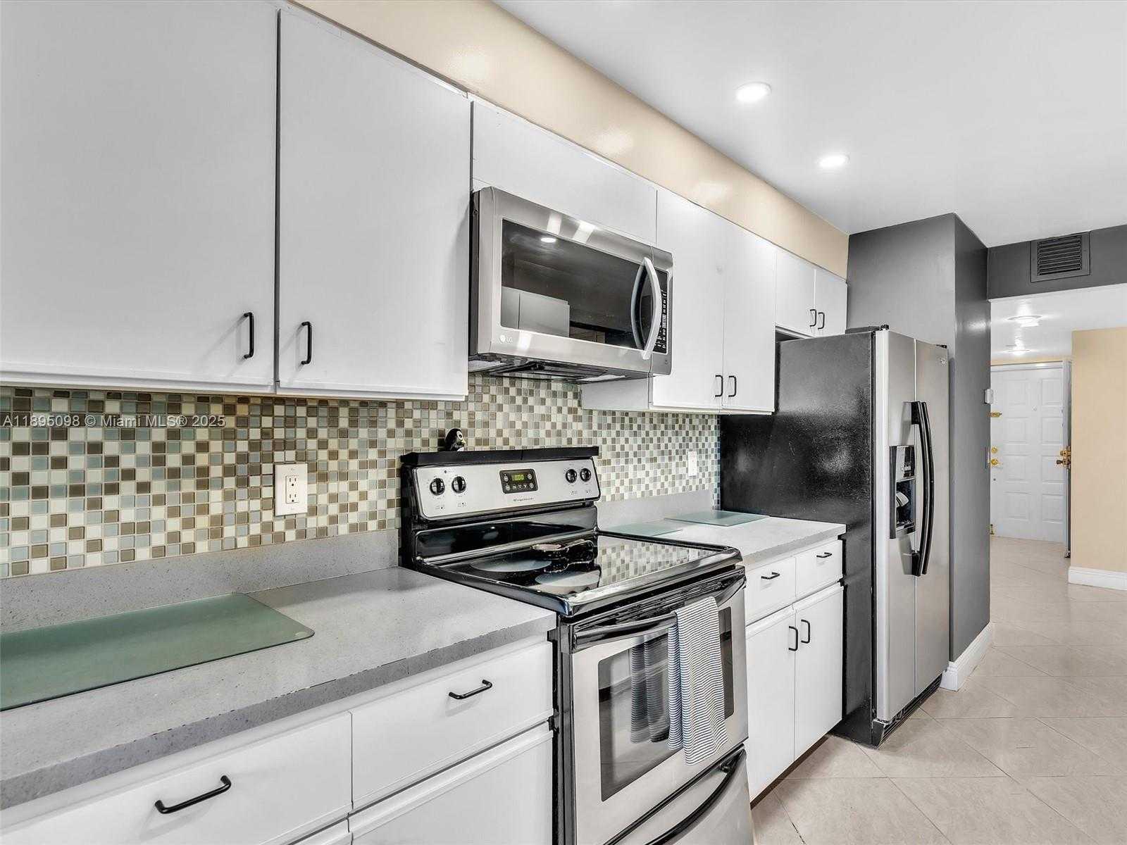 Small Image of 1400 SHERIDAN ST #24J, Hollywood Number 5