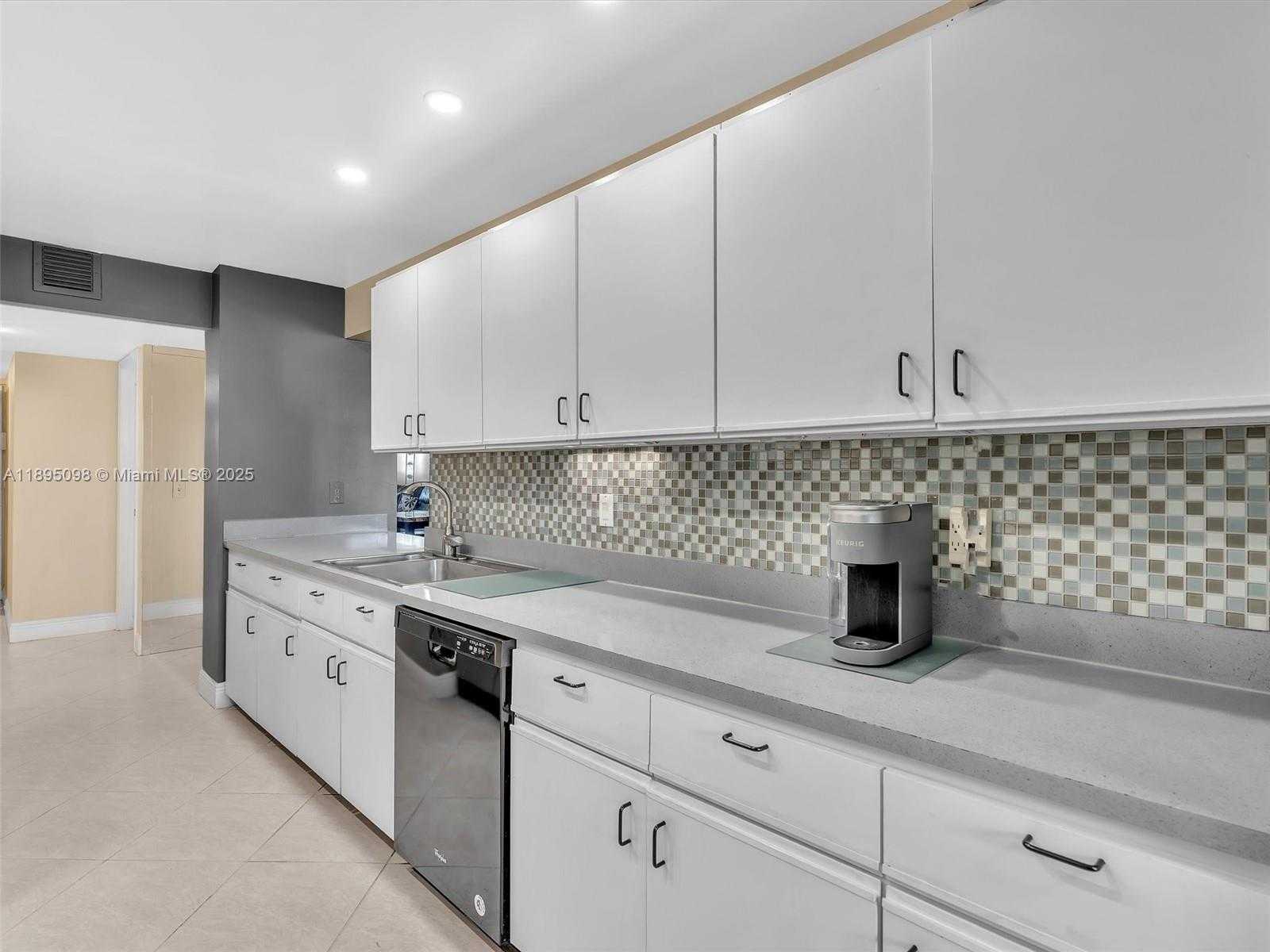 Small Image of 1400 SHERIDAN ST #24J, Hollywood Number 6