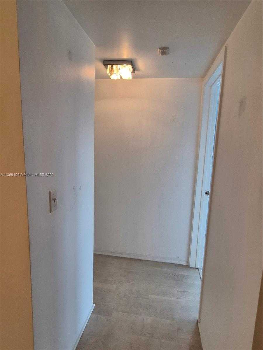 Small Image of 1201 HILLCREST CT #302, Hollywood Number 10