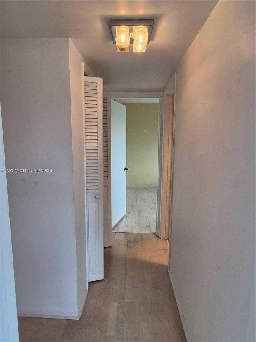 Small Image of 1201 HILLCREST CT #302, Hollywood Number 11