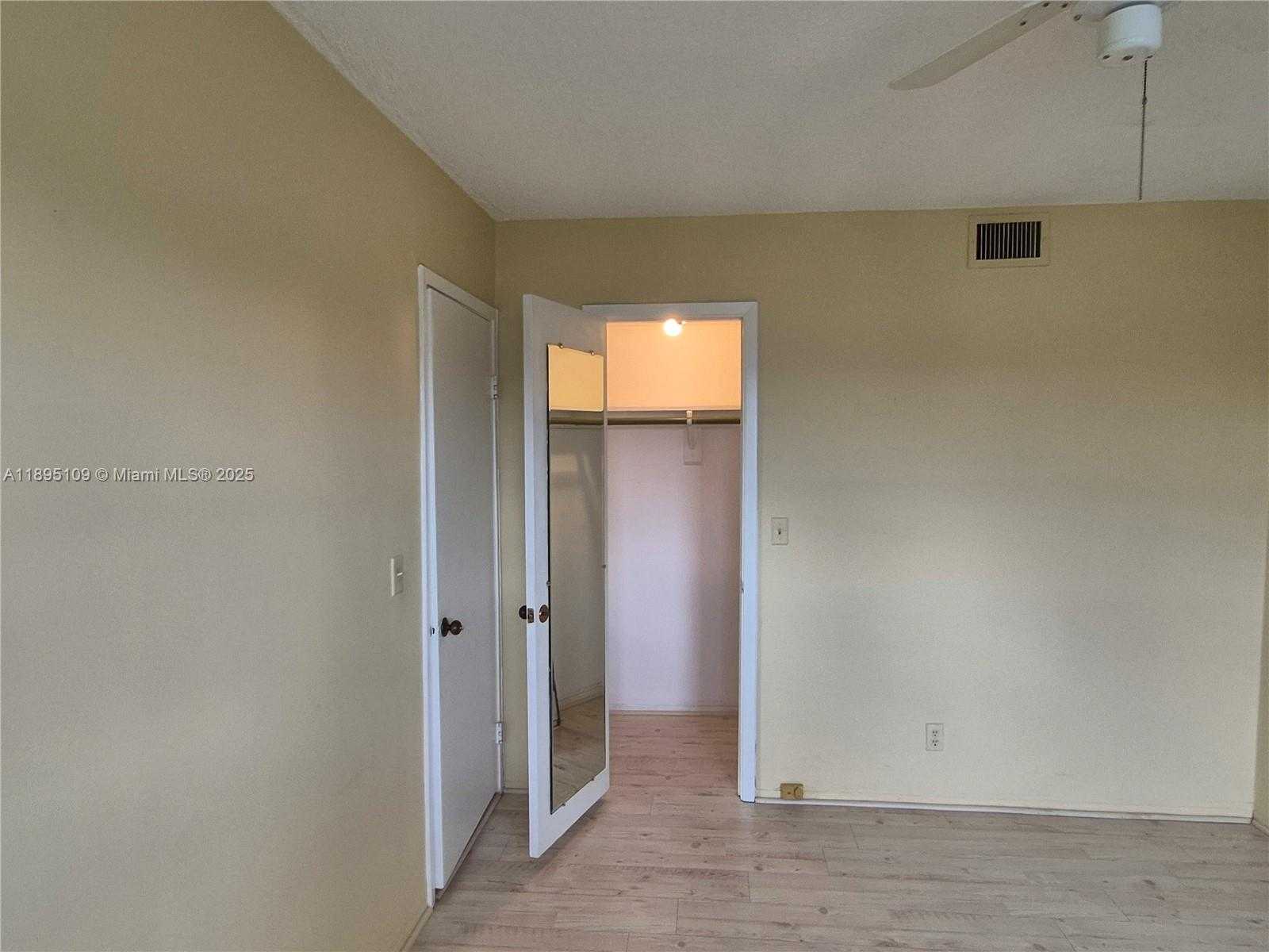 Small Image of 1201 HILLCREST CT #302, Hollywood Number 18