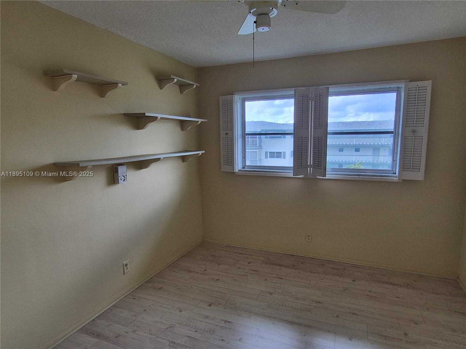 Small Image of 1201 HILLCREST CT #302, Hollywood Number 19
