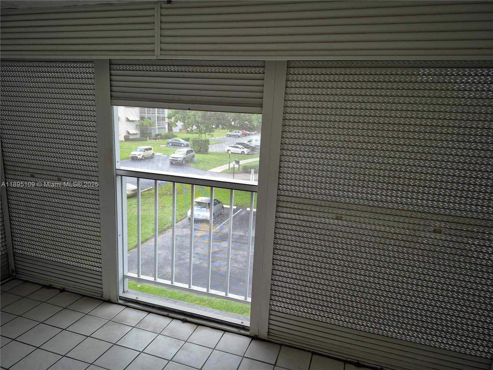 Small Image of 1201 HILLCREST CT #302, Hollywood Number 20