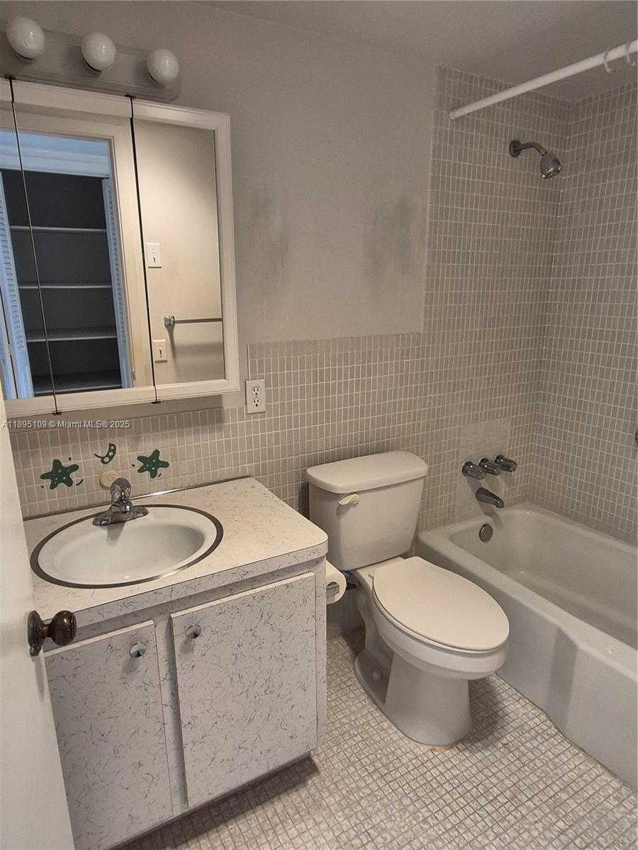 Small Image of 1201 HILLCREST CT #302, Hollywood Number 21