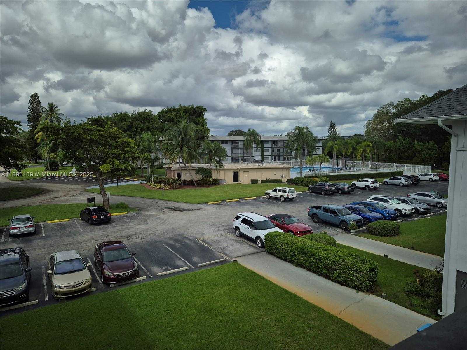 Small Image of 1201 HILLCREST CT #302, Hollywood Number 26