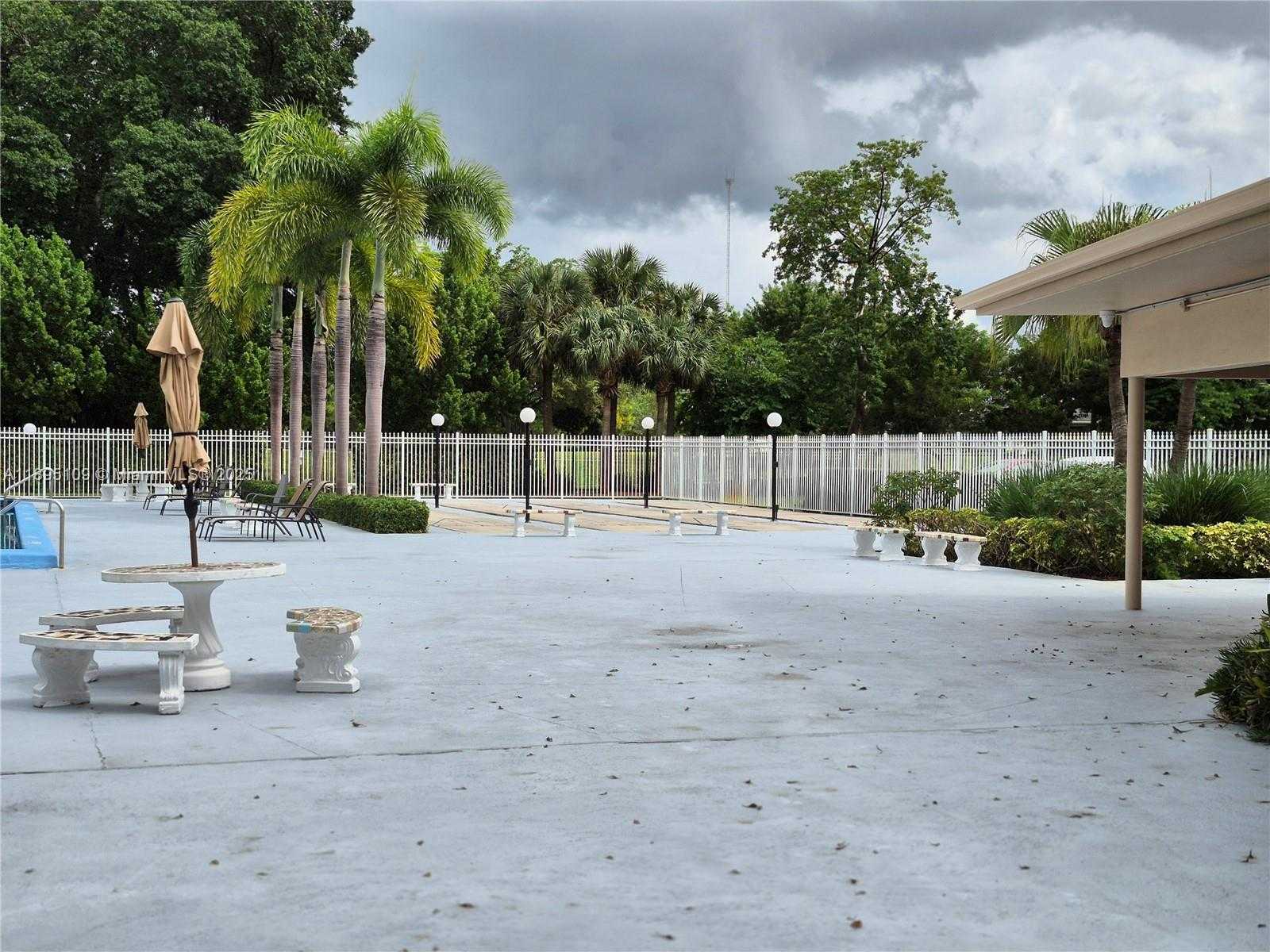 Small Image of 1201 HILLCREST CT #302, Hollywood Number 27