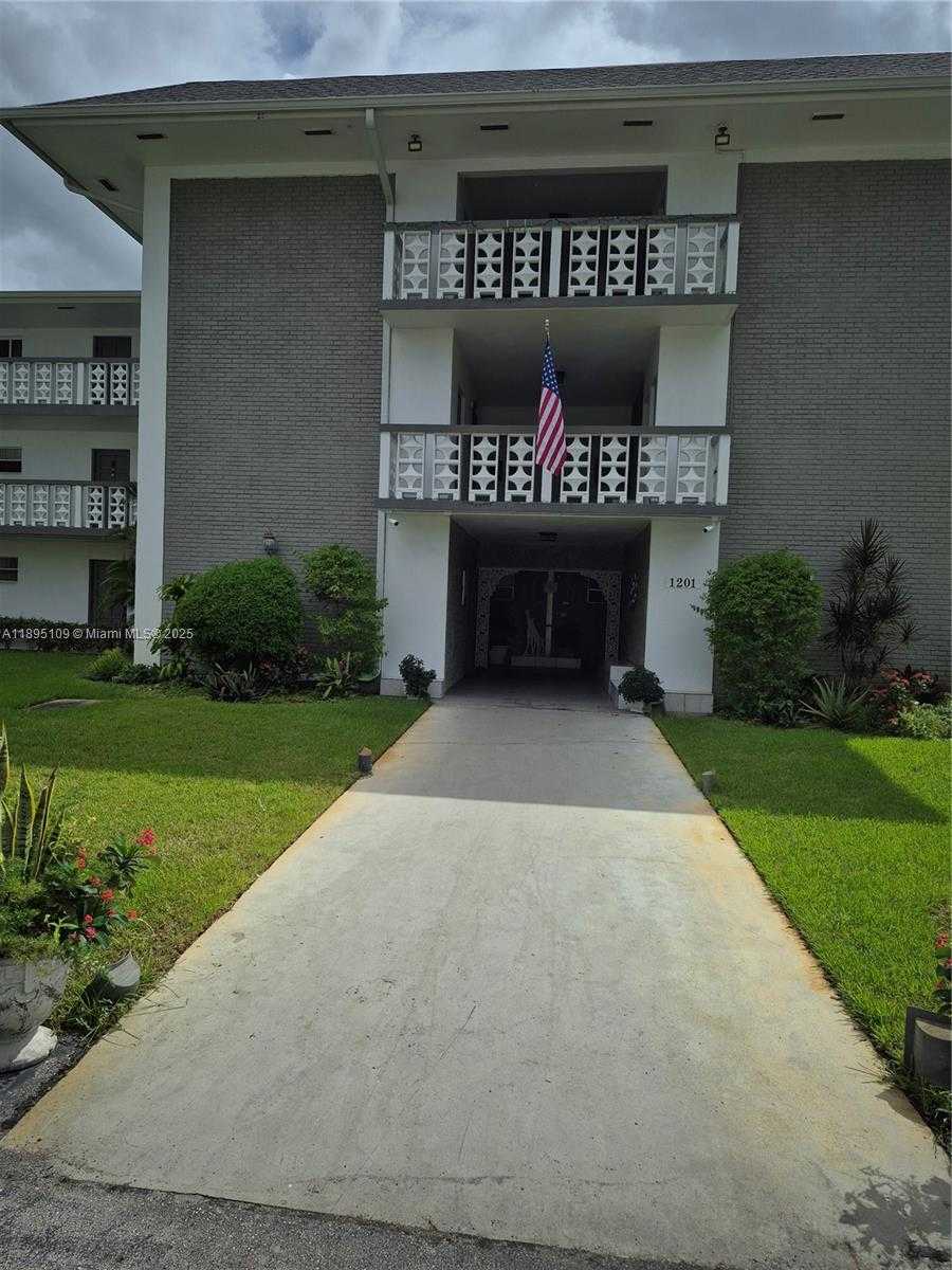 Small Image of 1201 HILLCREST CT #302, Hollywood Number 29