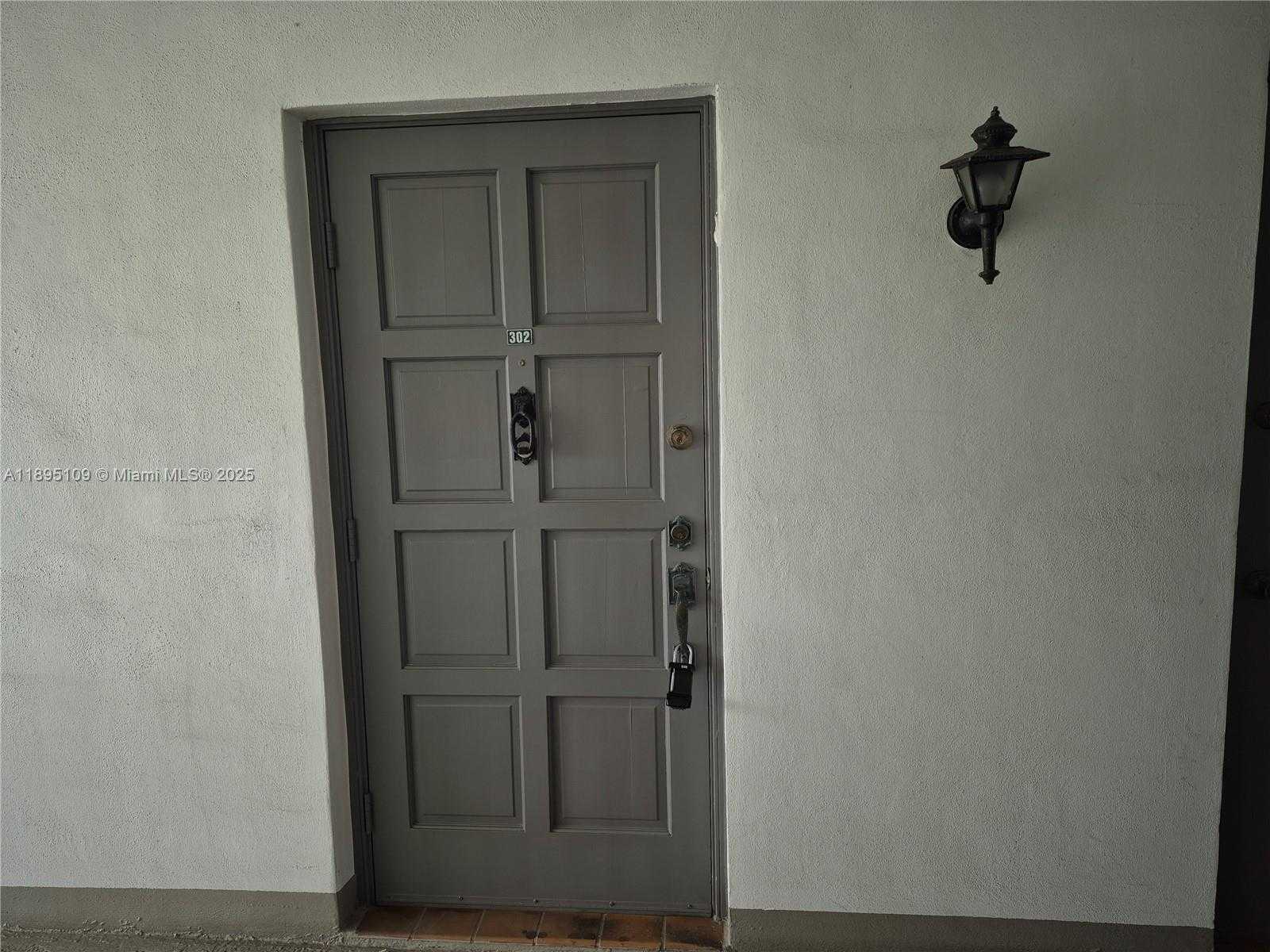 Small Image of 1201 HILLCREST CT #302, Hollywood Number 3