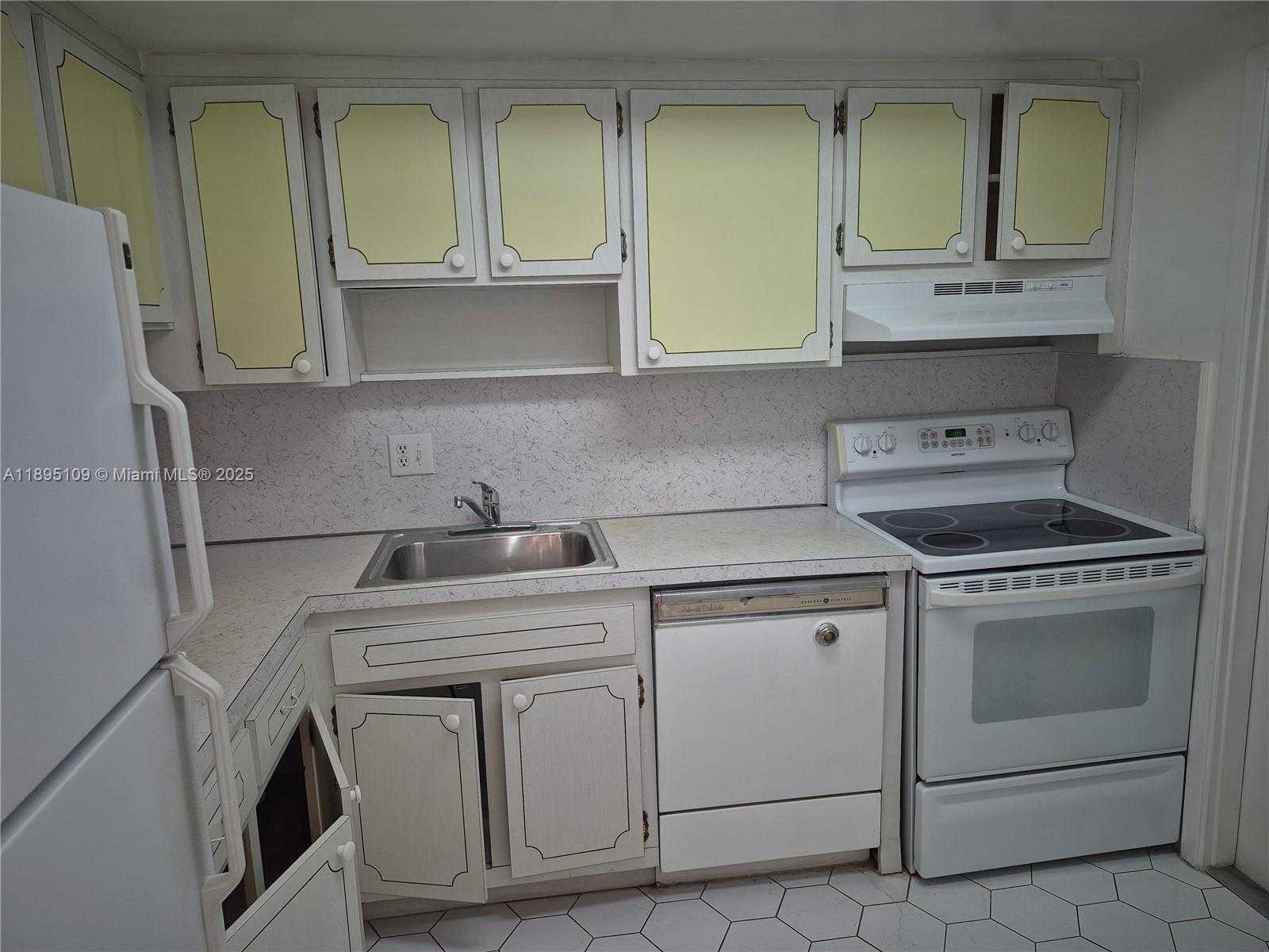 Small Image of 1201 HILLCREST CT #302, Hollywood Number 7