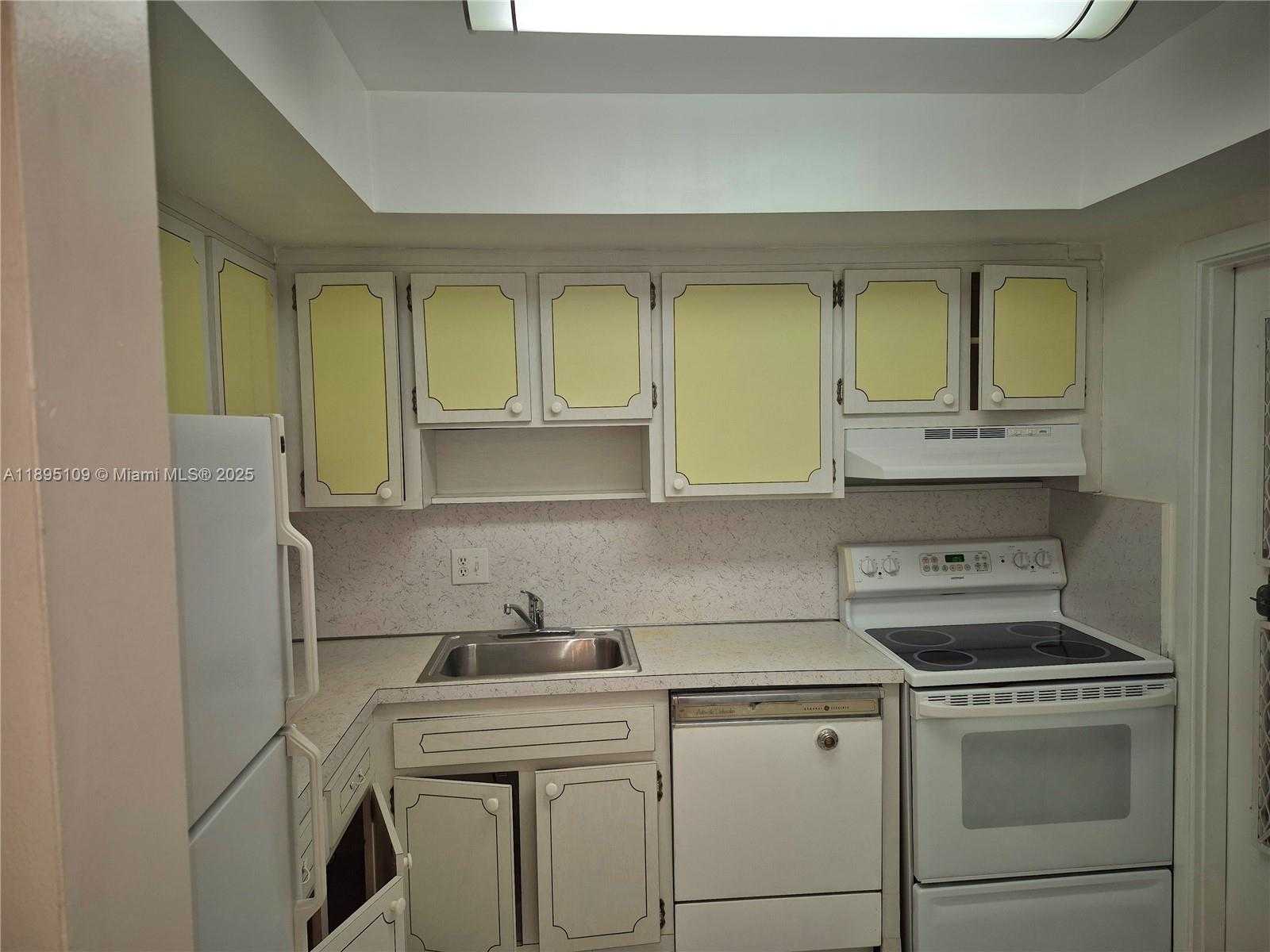 Small Image of 1201 HILLCREST CT #302, Hollywood Number 8