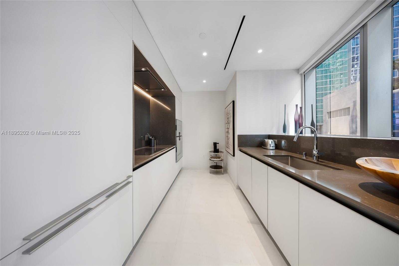 Small Image of 300 BISCAYNE BLVD WAY #805, Miami Number 20