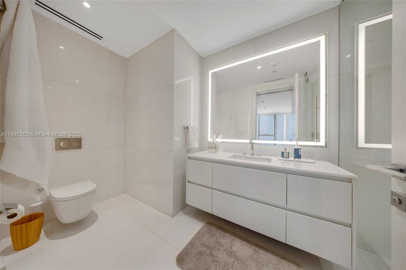 Small Image of 300 BISCAYNE BLVD WAY #805, Miami Number 30