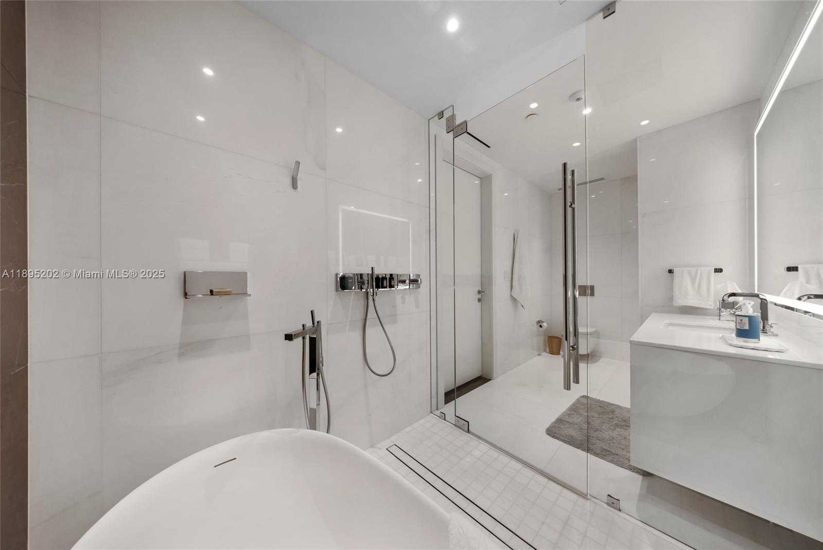 Small Image of 300 BISCAYNE BLVD WAY #805, Miami Number 35