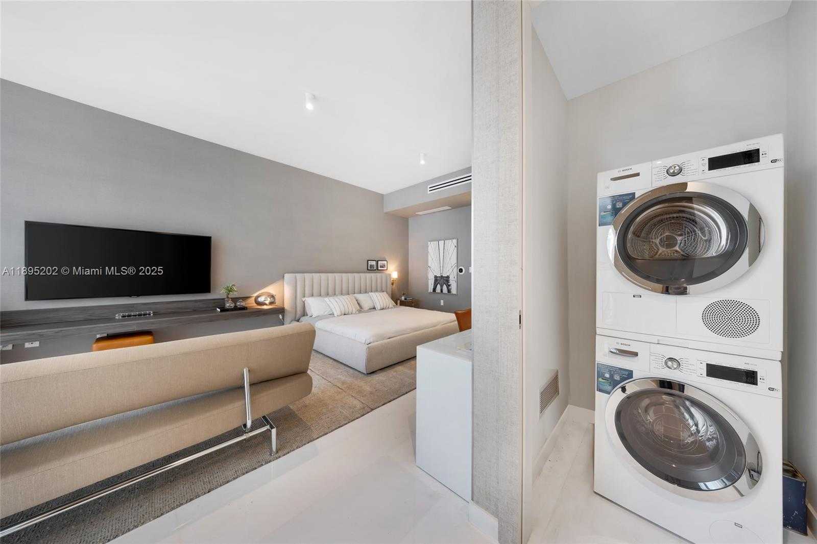 Small Image of 300 BISCAYNE BLVD WAY #805, Miami Number 5