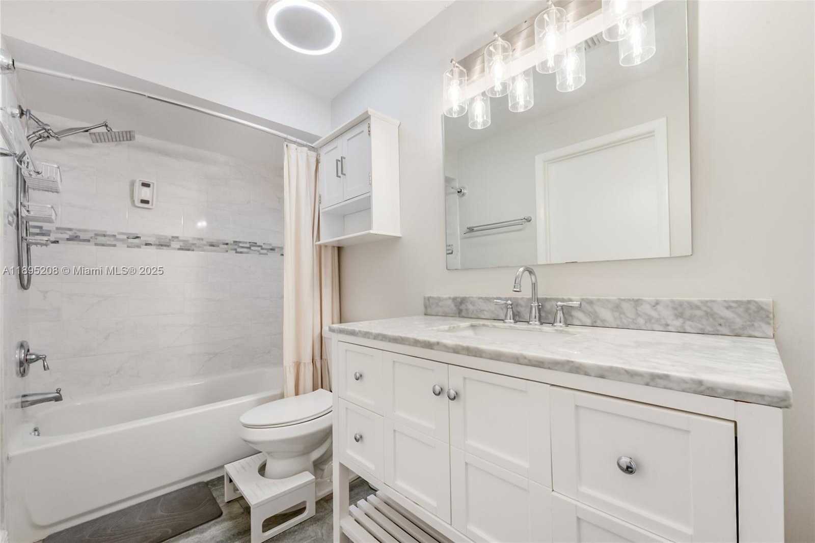 Small Image of 12525 SOUTH WEST 147TH TER, Miami Number 10