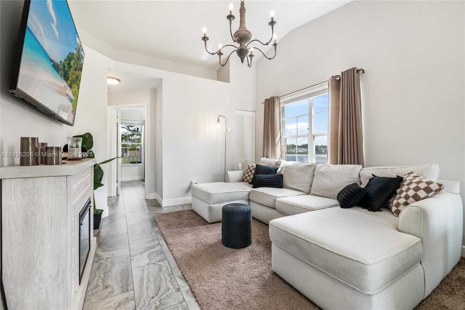 Small Image of 12525 SOUTH WEST 147TH TER, Miami Number 3