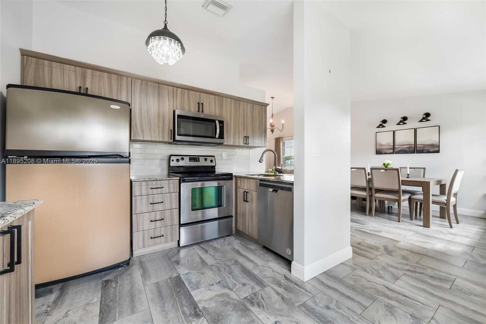 Small Image of 12525 SOUTH WEST 147TH TER, Miami Number 6