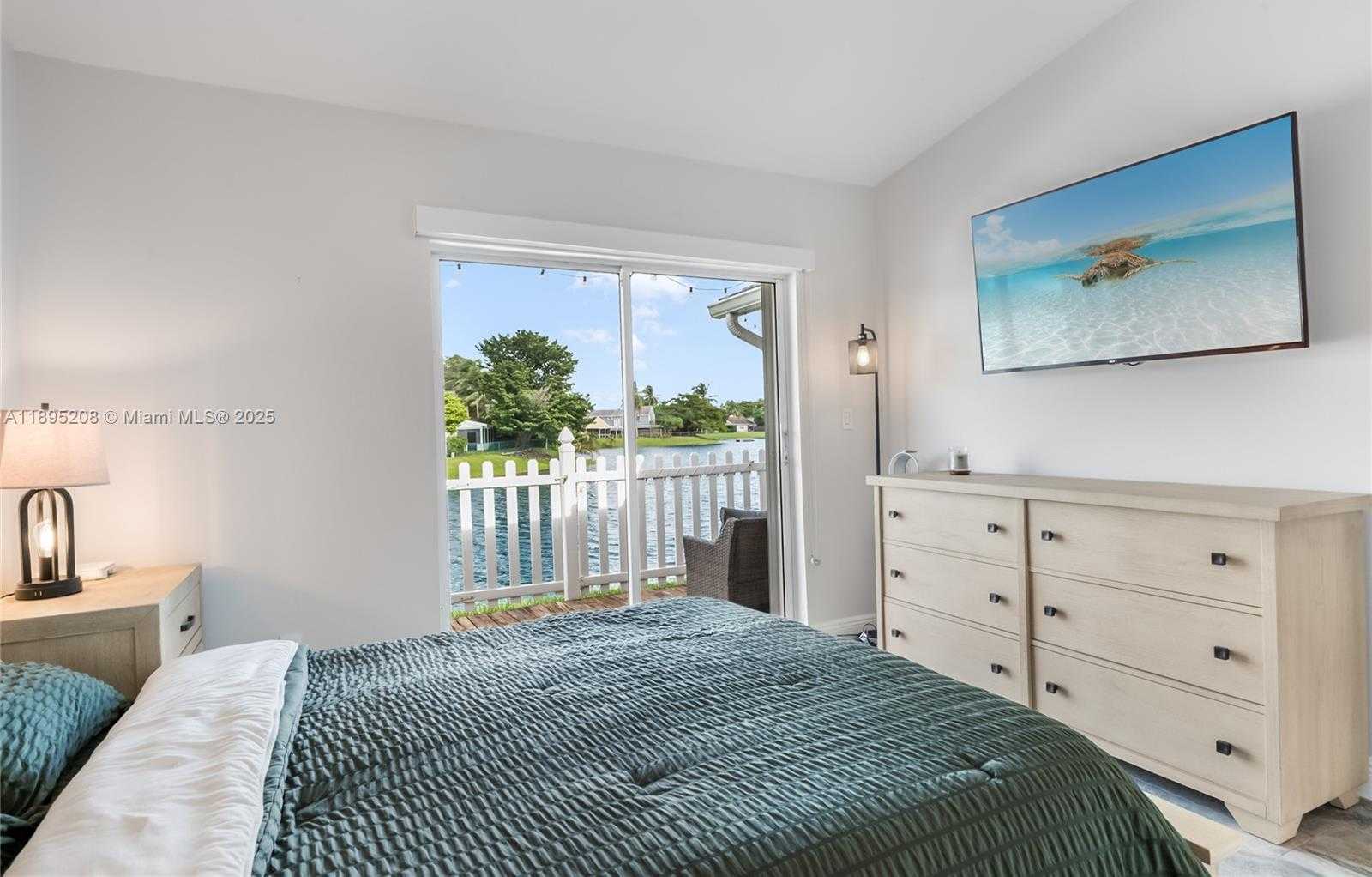 Small Image of 12525 SOUTH WEST 147TH TER, Miami Number 9