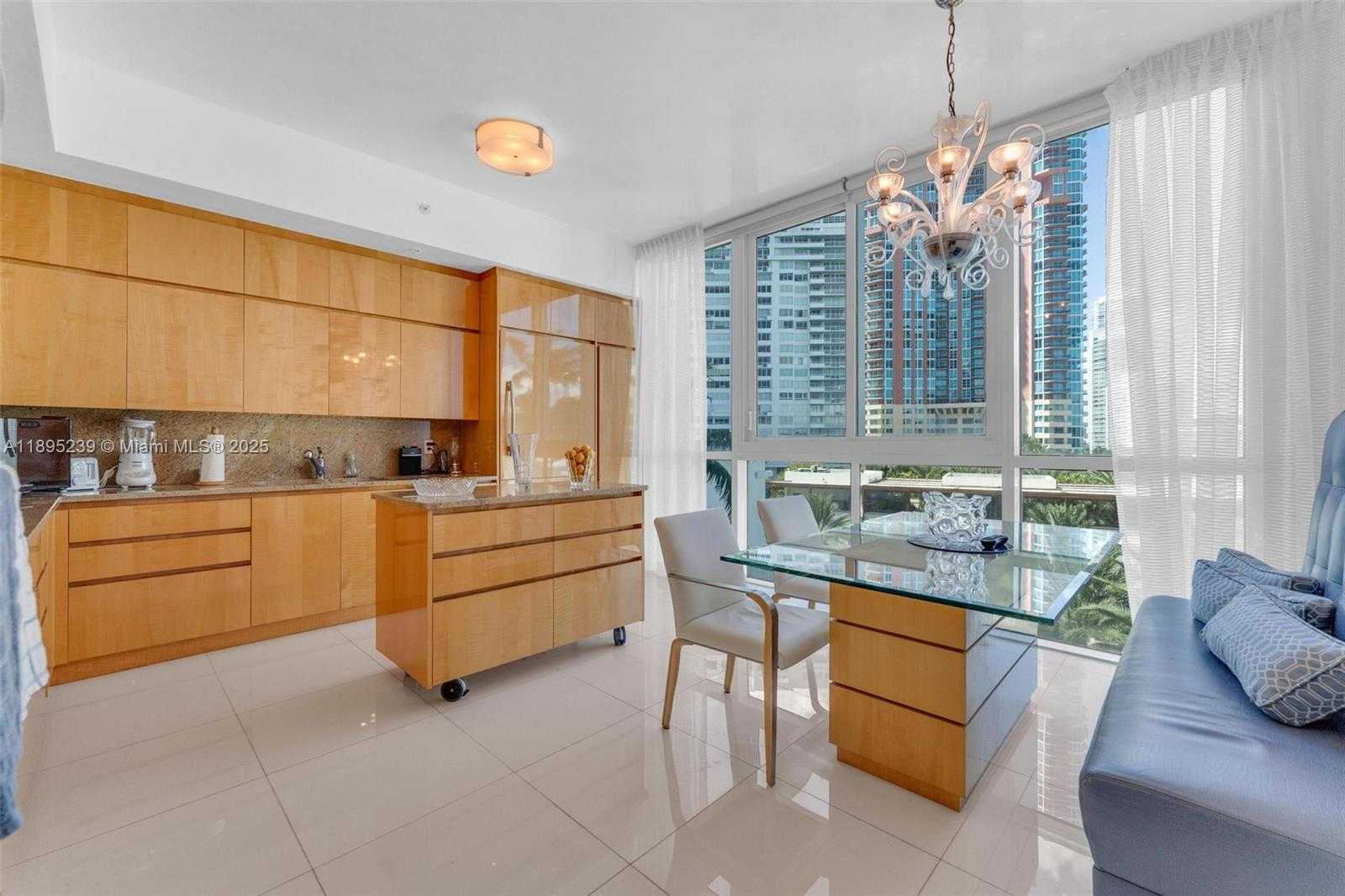 Small Image of 50 SOUTH POINTE DR #705, Miami Beach Number 10
