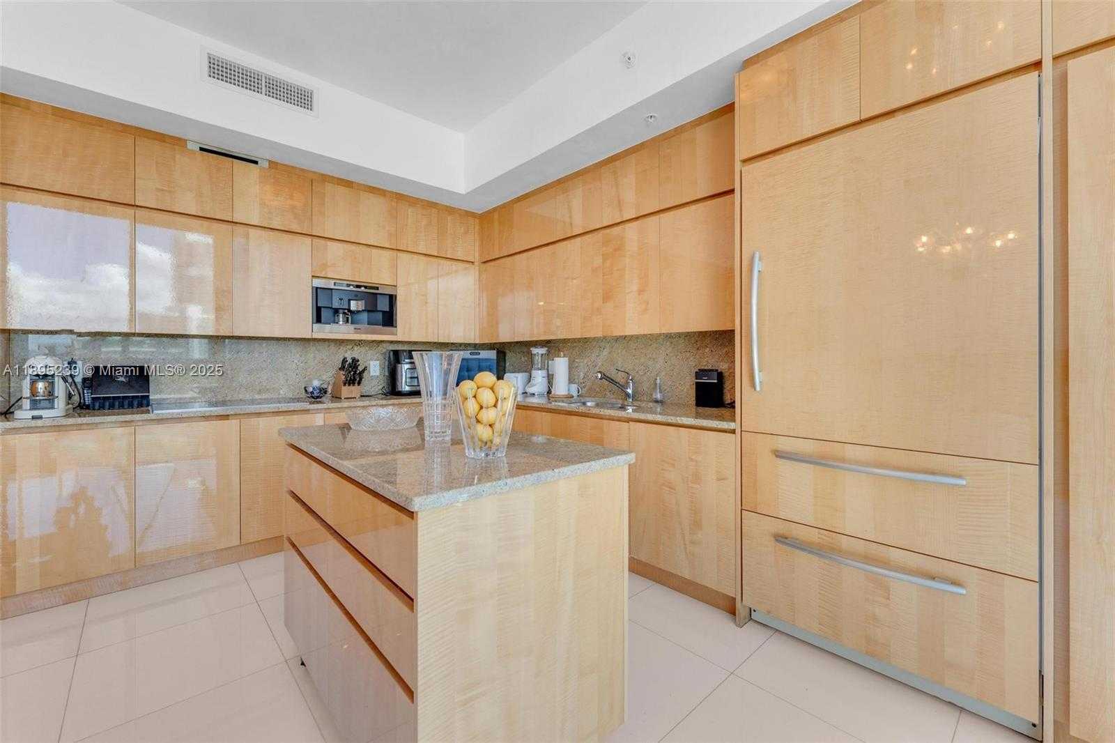 Small Image of 50 SOUTH POINTE DR #705, Miami Beach Number 14