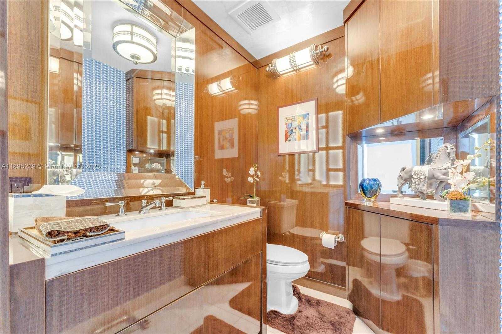 Small Image of 50 SOUTH POINTE DR #705, Miami Beach Number 15