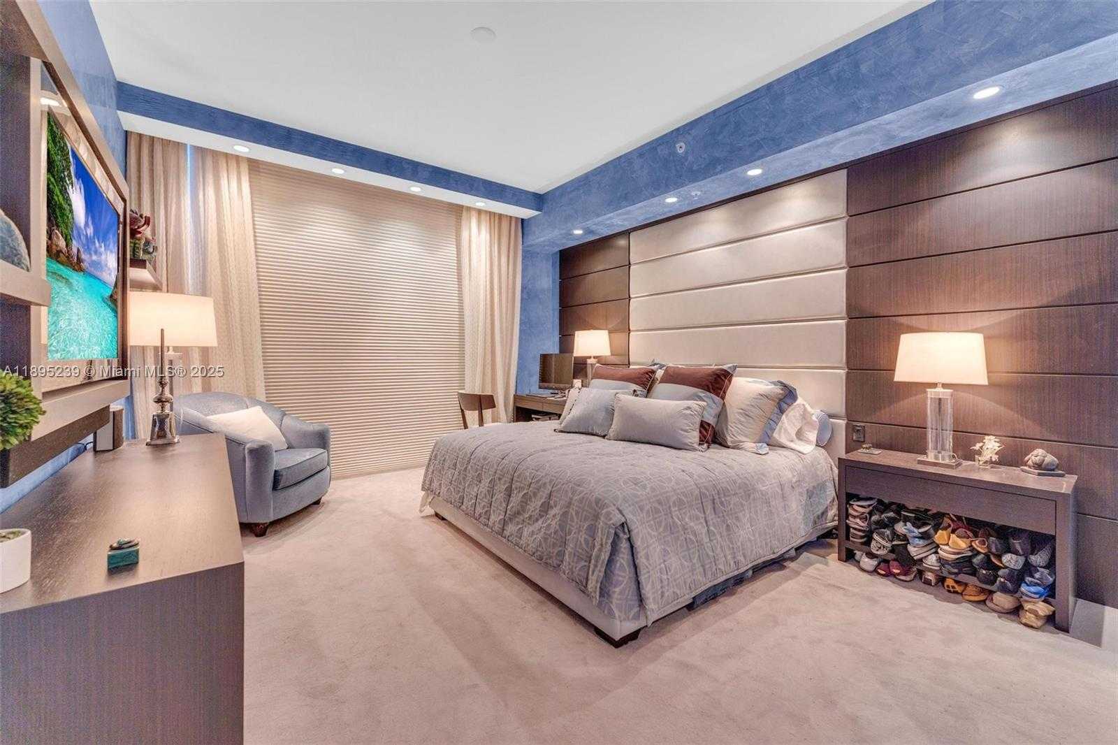 Small Image of 50 SOUTH POINTE DR #705, Miami Beach Number 16