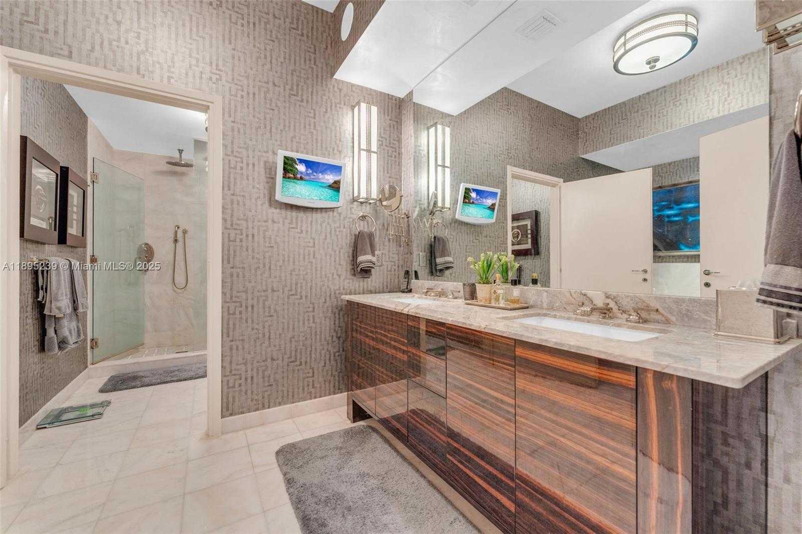 Small Image of 50 SOUTH POINTE DR #705, Miami Beach Number 19