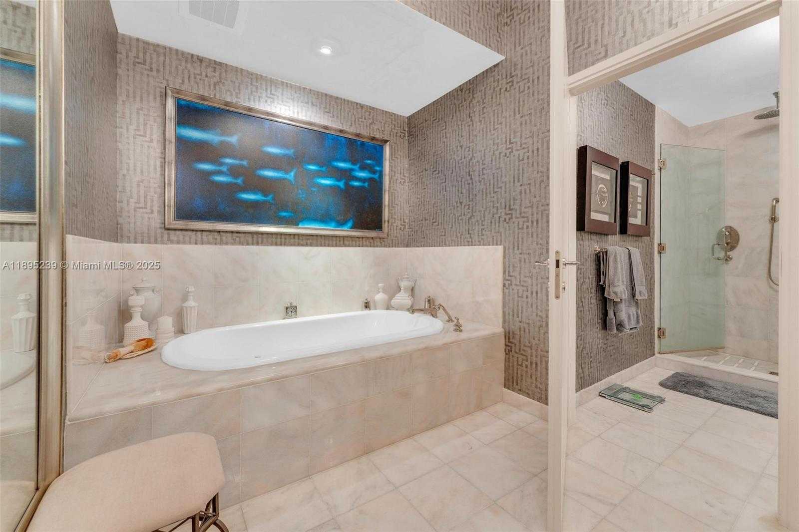Small Image of 50 SOUTH POINTE DR #705, Miami Beach Number 20