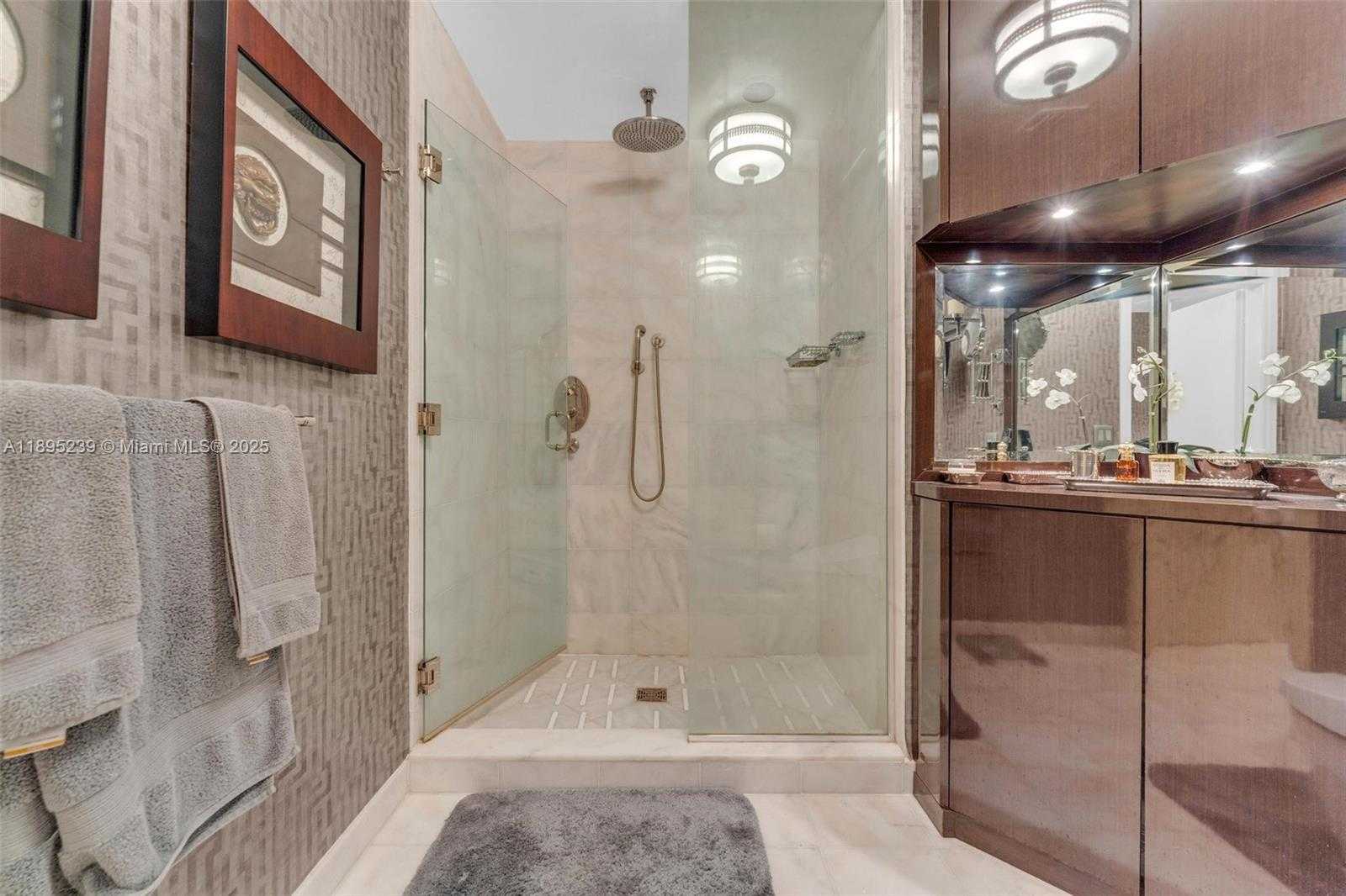 Small Image of 50 SOUTH POINTE DR #705, Miami Beach Number 21