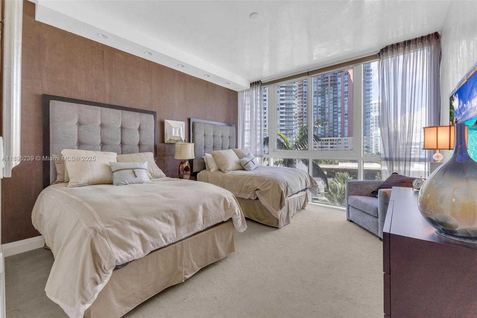 Small Image of 50 SOUTH POINTE DR #705, Miami Beach Number 23