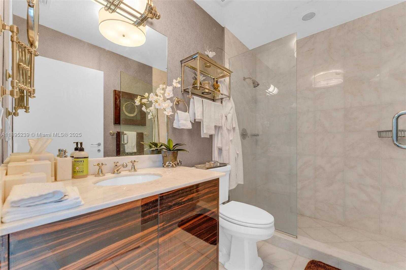Small Image of 50 SOUTH POINTE DR #705, Miami Beach Number 24
