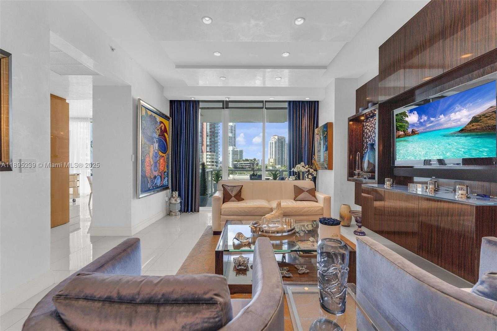 Small Image of 50 SOUTH POINTE DR #705, Miami Beach Number 26