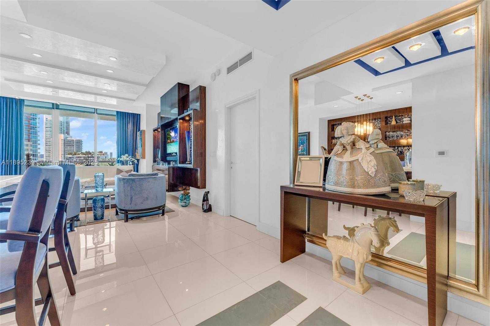 Small Image of 50 SOUTH POINTE DR #705, Miami Beach Number 27