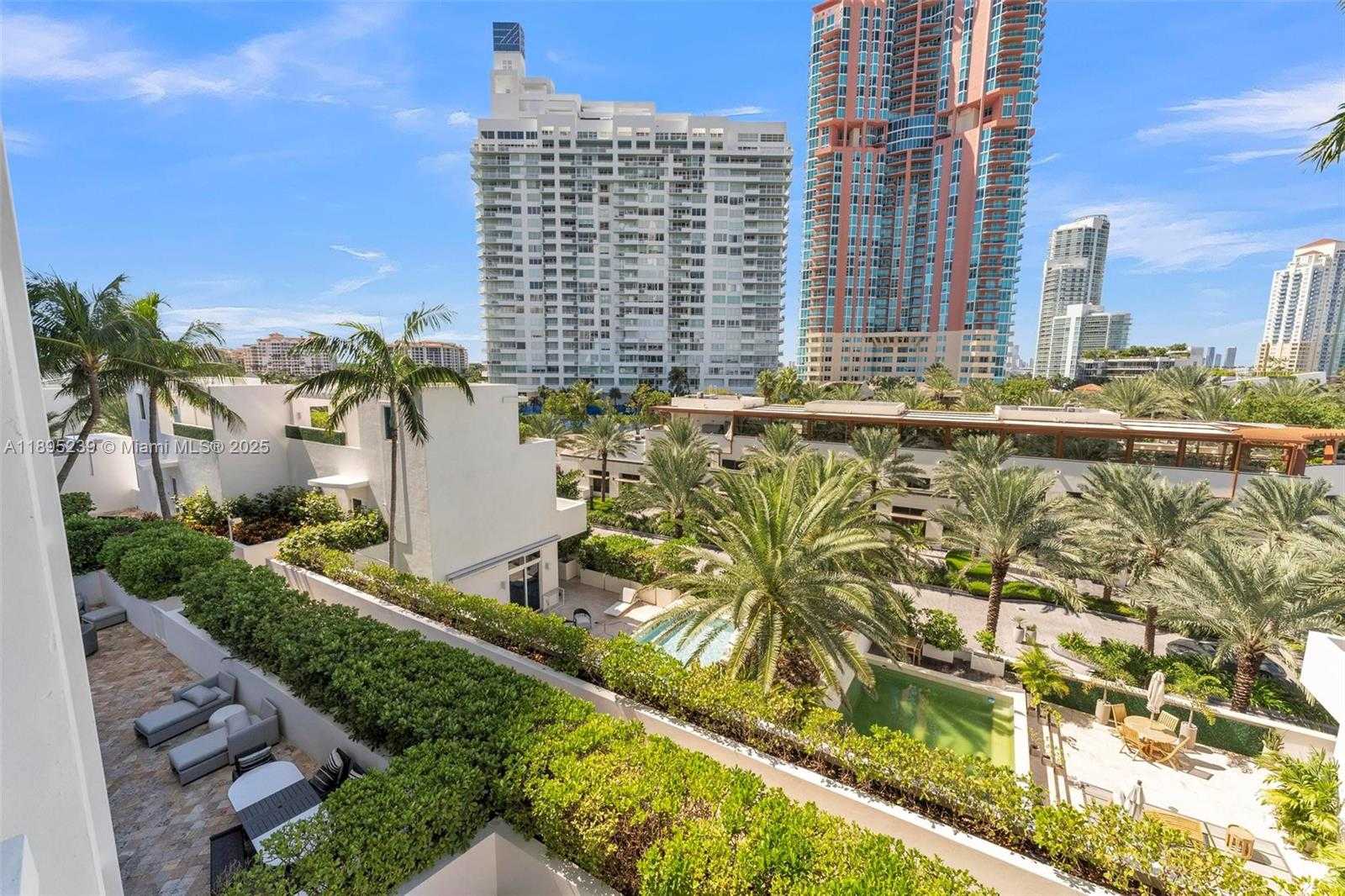 Small Image of 50 SOUTH POINTE DR #705, Miami Beach Number 33