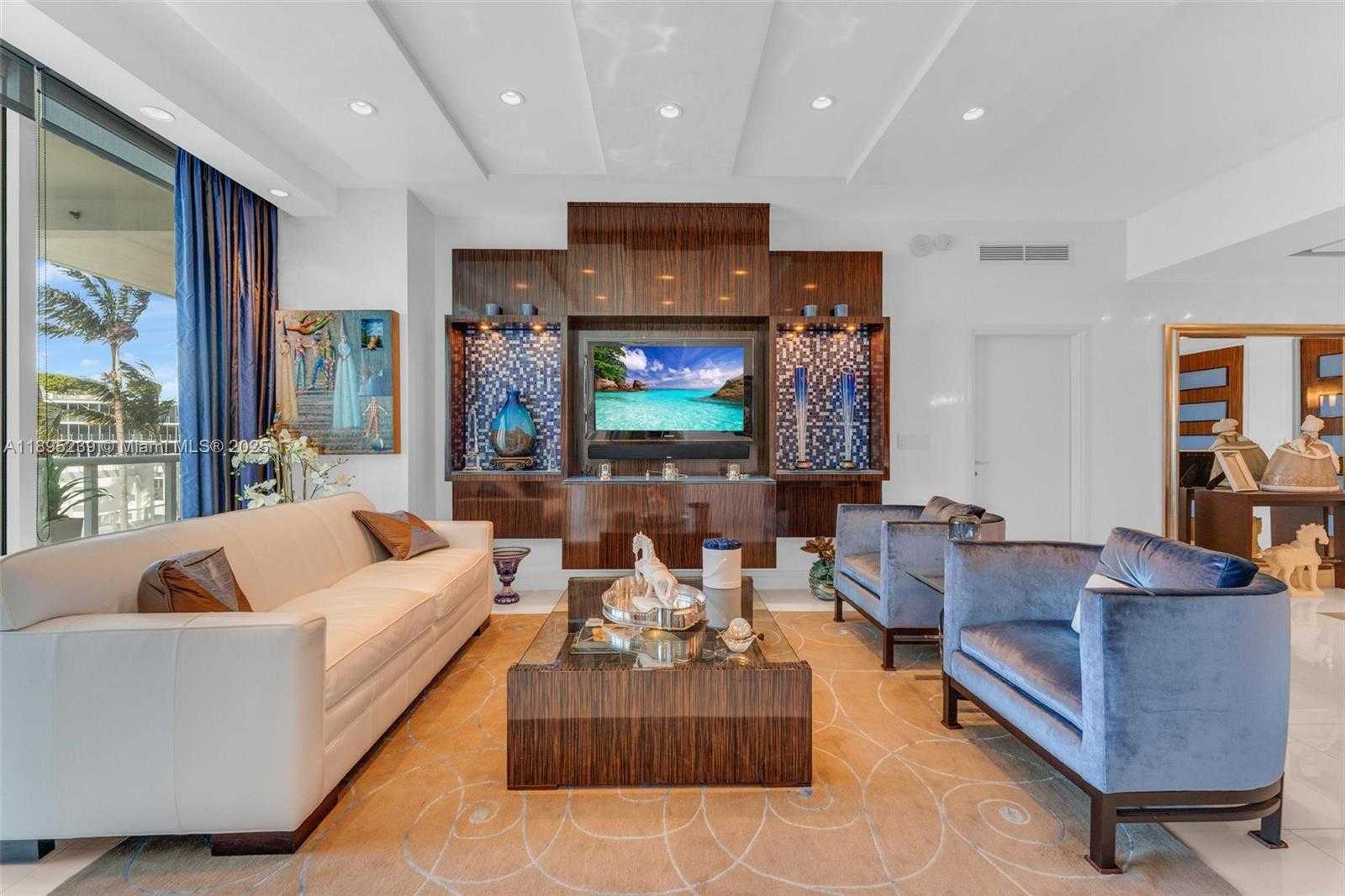 Small Image of 50 SOUTH POINTE DR #705, Miami Beach Number 4