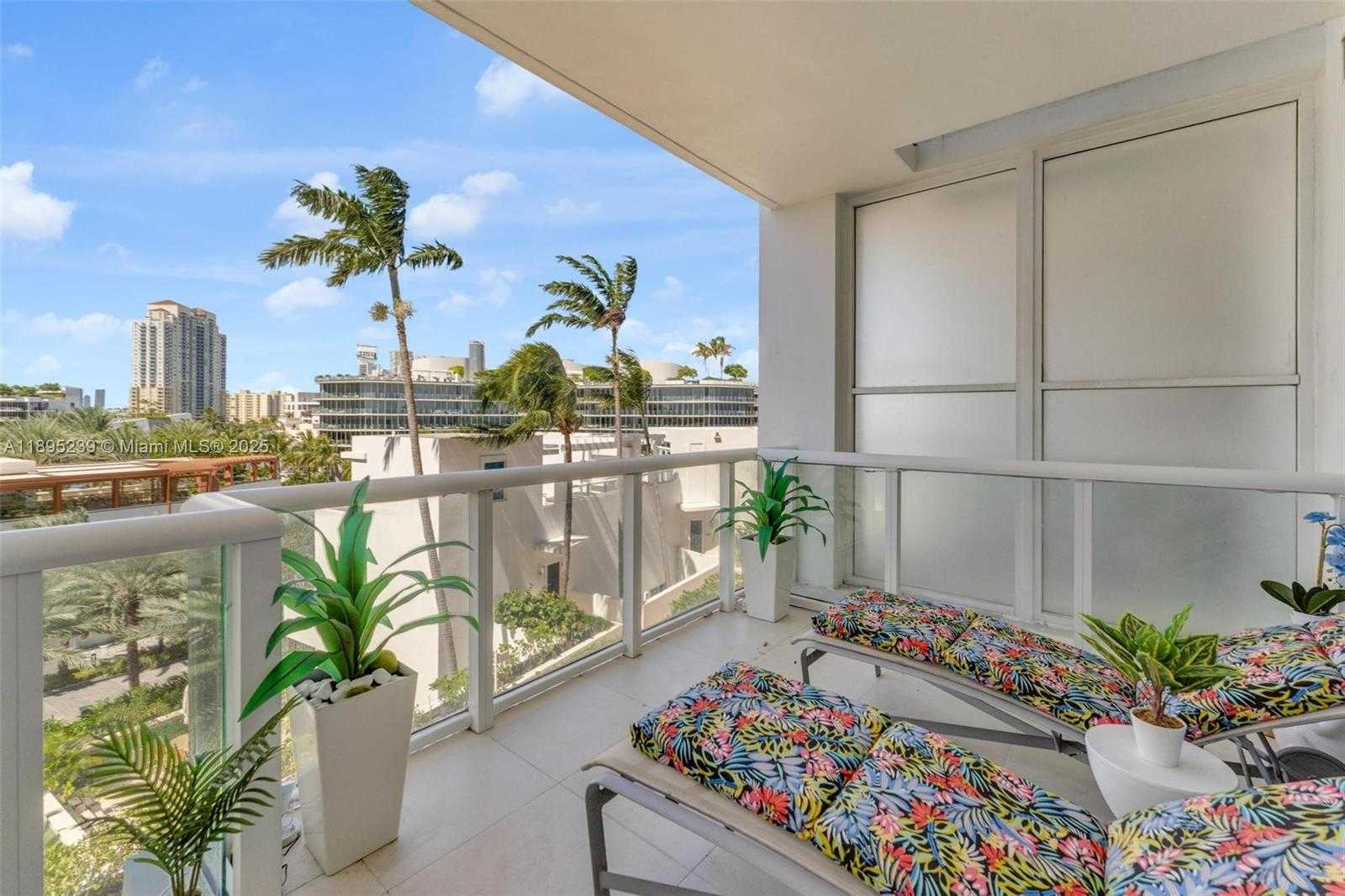 Small Image of 50 SOUTH POINTE DR #705, Miami Beach Number 8