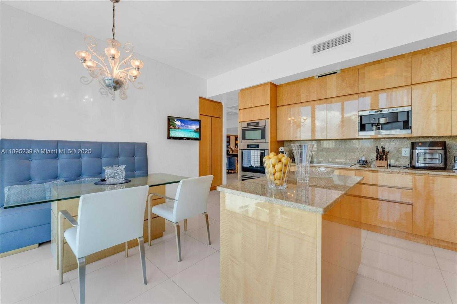 Small Image of 50 SOUTH POINTE DR #705, Miami Beach Number 9