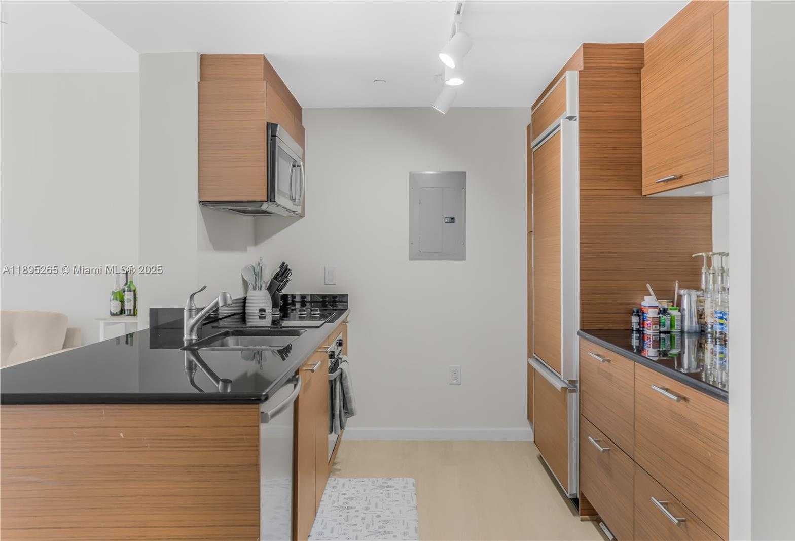 Small Image of 50 BISCAYNE BLVD #1505, Miami Number 2