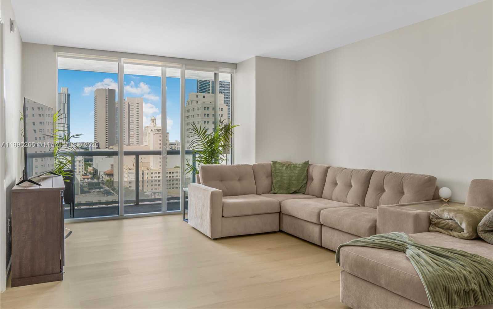 Small Image of 50 BISCAYNE BLVD #1505, Miami Number 5