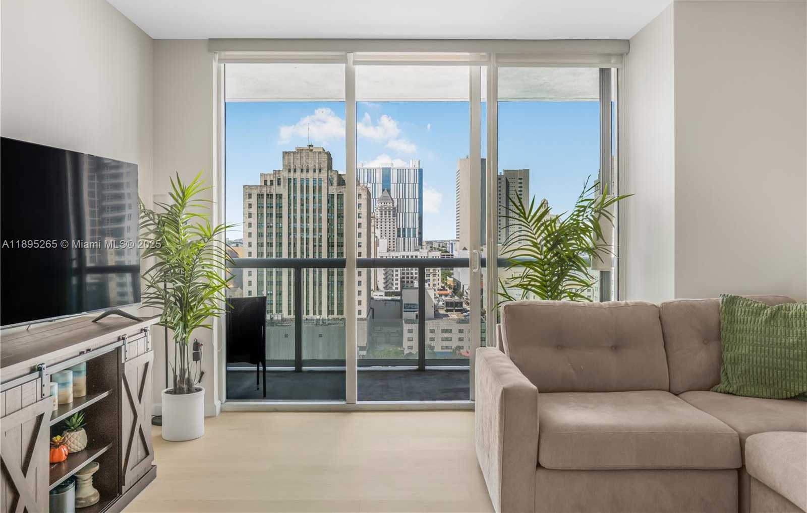 Small Image of 50 BISCAYNE BLVD #1505, Miami Number 7