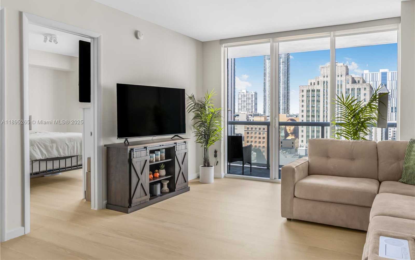 Small Image of 50 BISCAYNE BLVD #1505, Miami Number 8