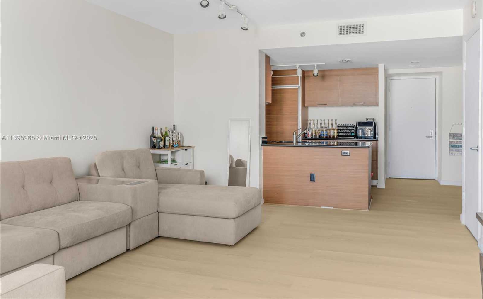 Small Image of 50 BISCAYNE BLVD #1505, Miami Number 9