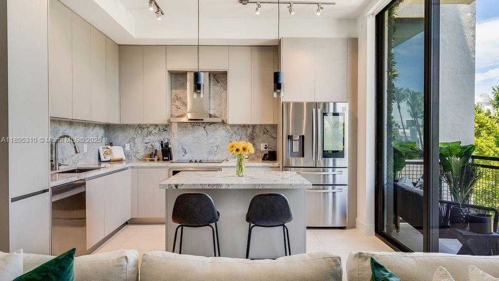 Small Image of 1030 15TH ST #201, Miami Beach Number 1